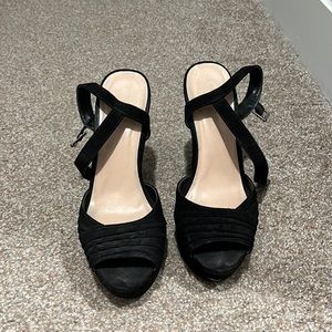 Black chunky think heel